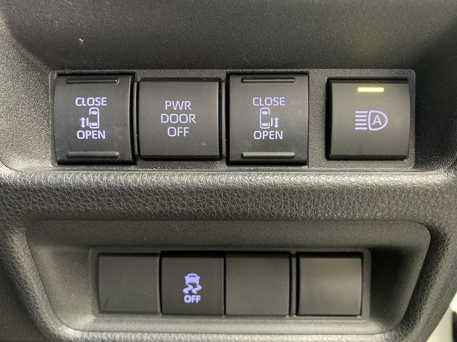 TOYOTA SIENTA HYBRID 2023