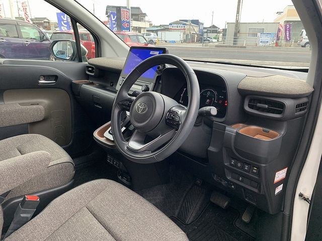 TOYOTA SIENTA HYBRID 2023