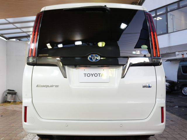 TOYOTA ESQUIRE HYBRID 2020