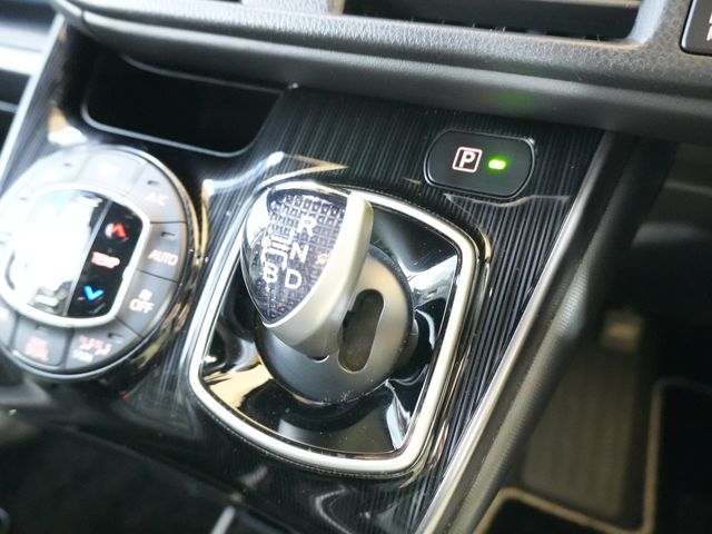 TOYOTA ESQUIRE HYBRID 2020