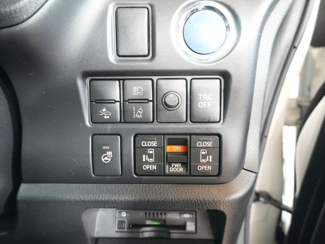 TOYOTA ESQUIRE HYBRID 2020