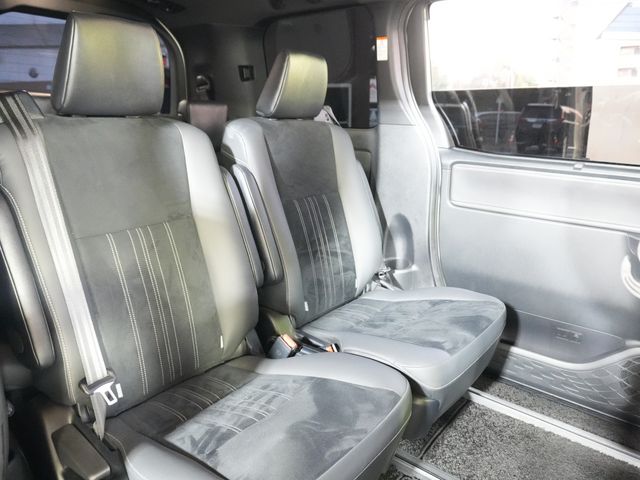 TOYOTA ESQUIRE HYBRID 2020