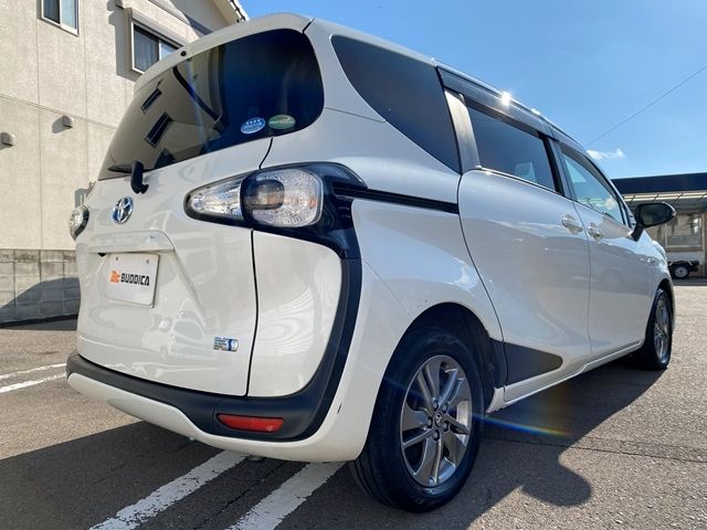 TOYOTA SIENTA HYBRID 2015