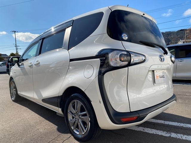 TOYOTA SIENTA HYBRID 2015