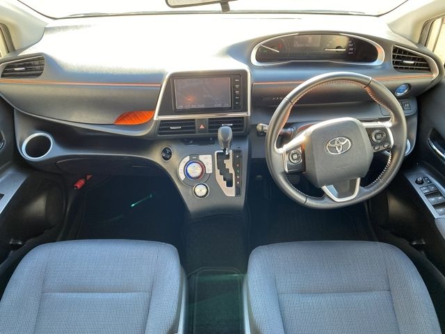 TOYOTA SIENTA HYBRID 2015