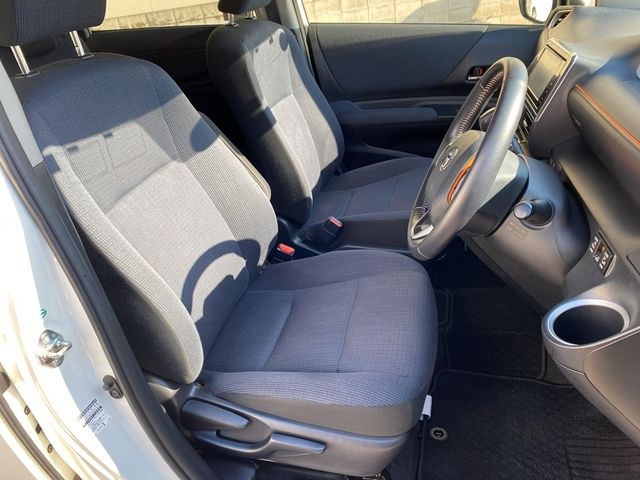 TOYOTA SIENTA HYBRID 2015