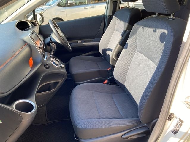 TOYOTA SIENTA HYBRID 2015