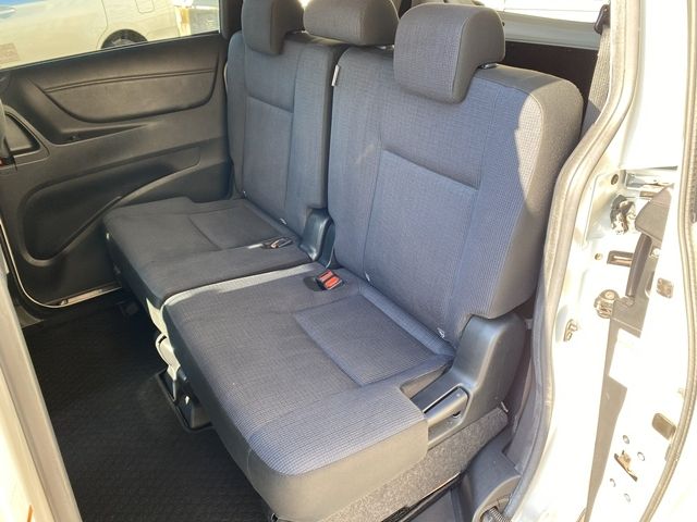 TOYOTA SIENTA HYBRID 2015