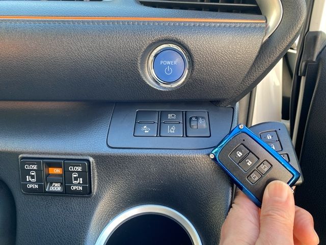 TOYOTA SIENTA HYBRID 2015