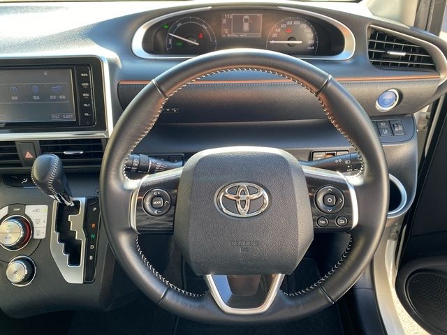 TOYOTA SIENTA HYBRID 2015