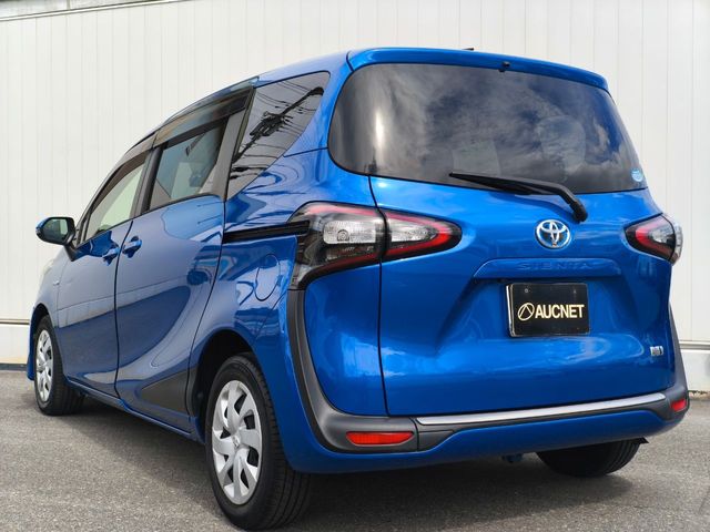 TOYOTA SIENTA HYBRID 2017