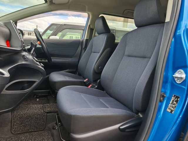 TOYOTA SIENTA HYBRID 2017