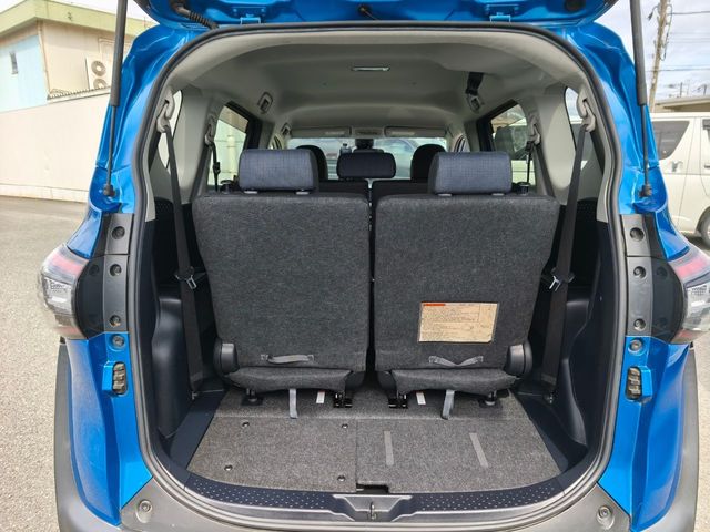 TOYOTA SIENTA HYBRID 2017