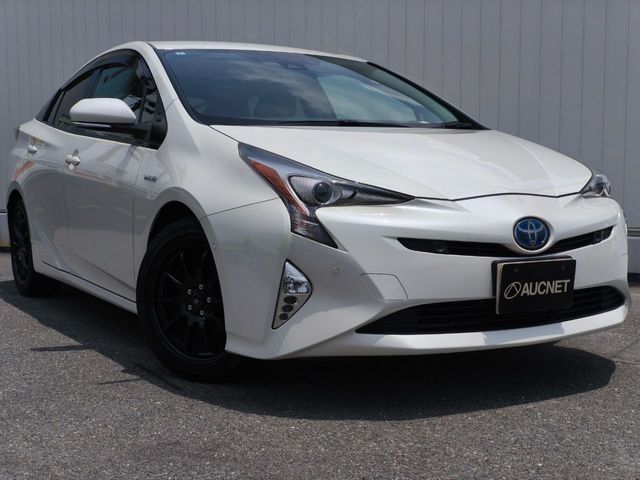 TOYOTA PRIUS 2016