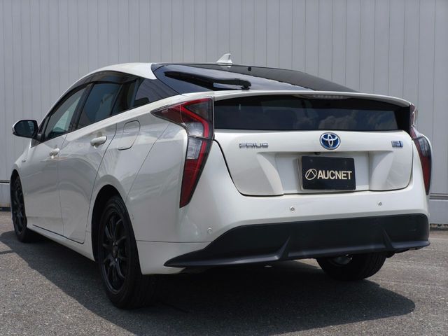 TOYOTA PRIUS 2016