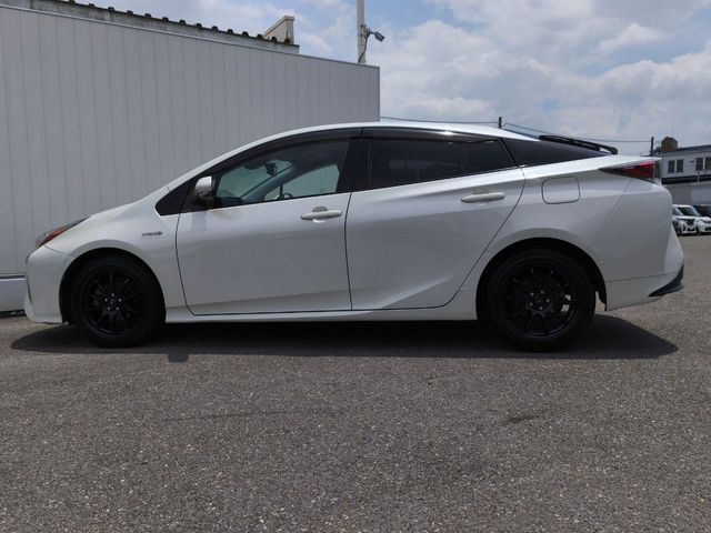 TOYOTA PRIUS 2016