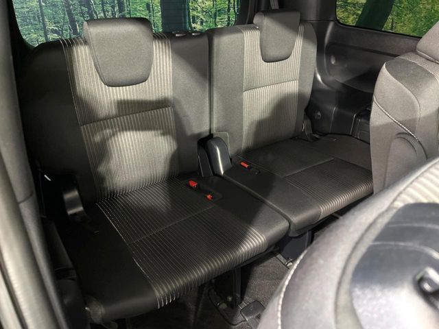 TOYOTA VOXY HYBRID 2019