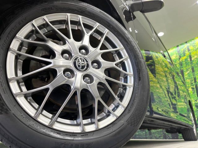 TOYOTA VOXY HYBRID 2019