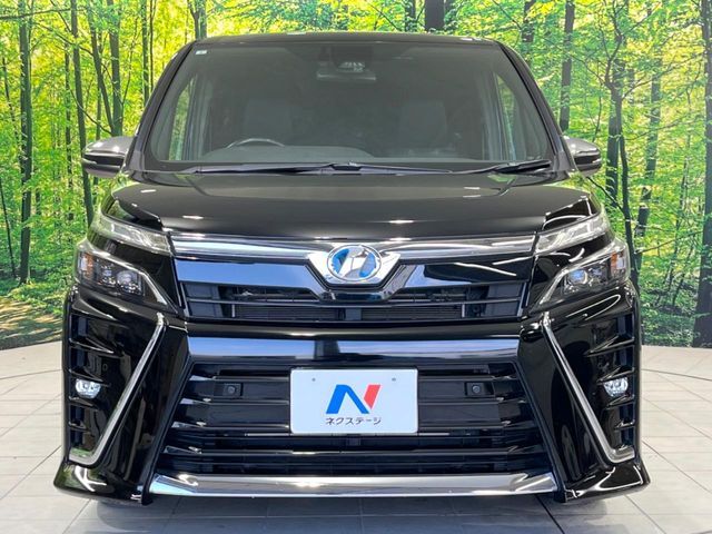 TOYOTA VOXY HYBRID 2019