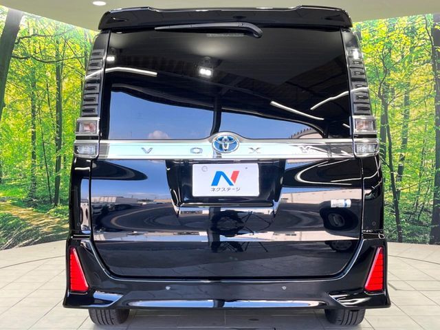 TOYOTA VOXY HYBRID 2019