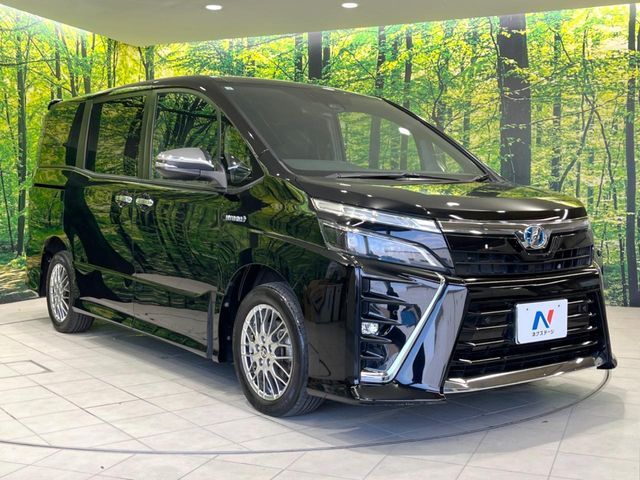 TOYOTA VOXY HYBRID 2019