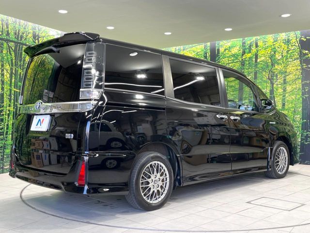 TOYOTA VOXY HYBRID 2019