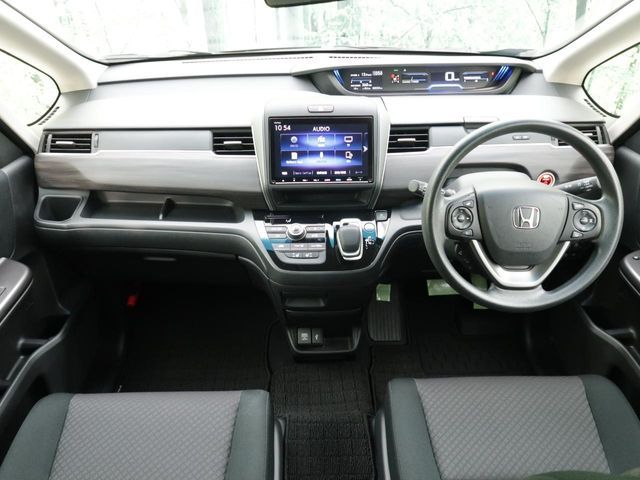 HONDA FREED HYBRID 2024