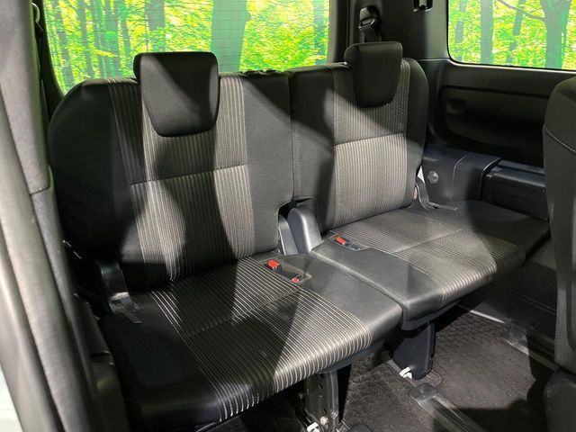 TOYOTA VOXY 4WD 2017