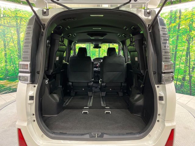 TOYOTA VOXY 4WD 2017