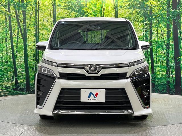 TOYOTA VOXY 4WD 2017