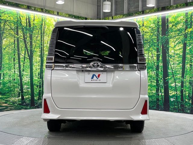 TOYOTA VOXY 4WD 2017