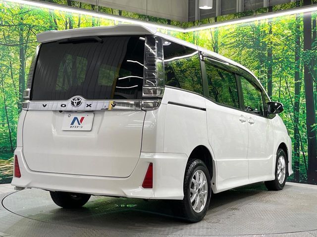 TOYOTA VOXY 4WD 2017