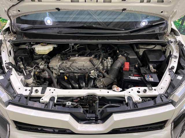 TOYOTA VOXY 4WD 2017