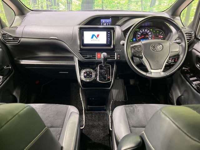 TOYOTA VOXY 4WD 2021