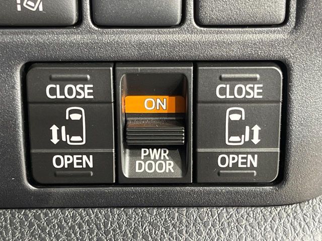 TOYOTA VOXY 4WD 2021