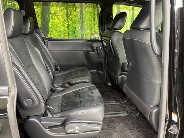 TOYOTA VOXY 4WD 2021