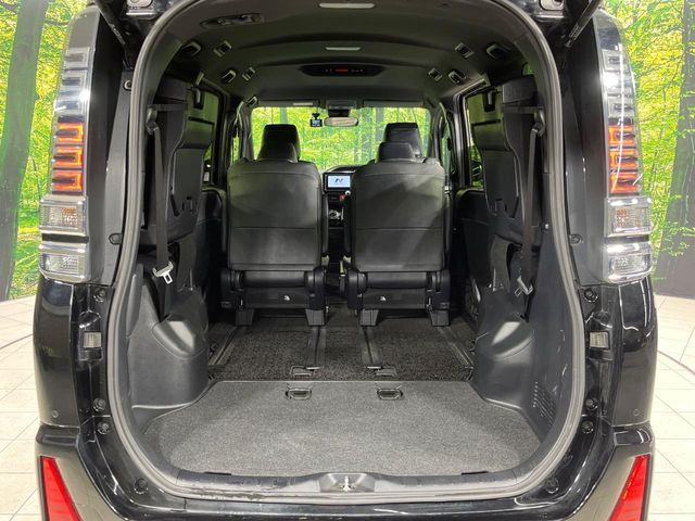 TOYOTA VOXY 4WD 2021