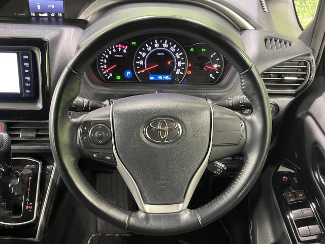 TOYOTA VOXY 4WD 2021