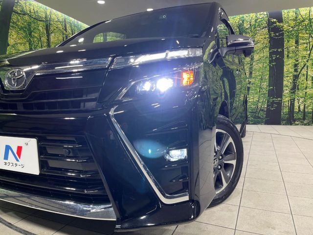 TOYOTA VOXY 4WD 2021