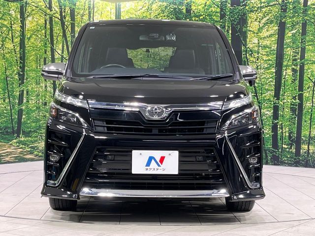 TOYOTA VOXY 4WD 2021