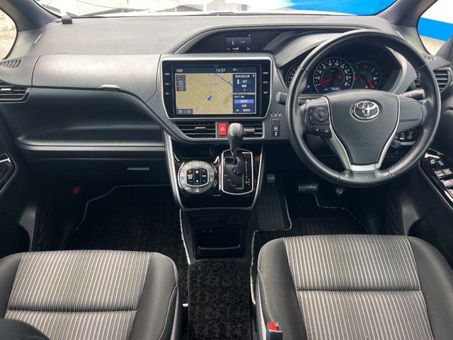 TOYOTA VOXY 2019