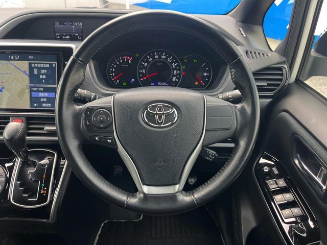 TOYOTA VOXY 2019
