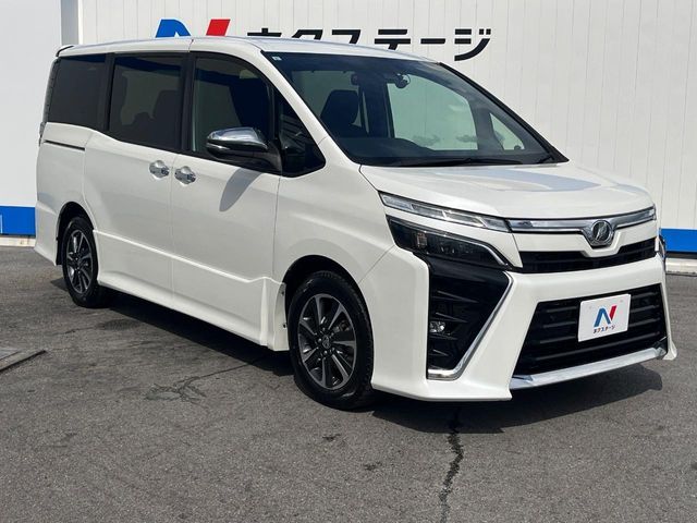 TOYOTA VOXY 2019