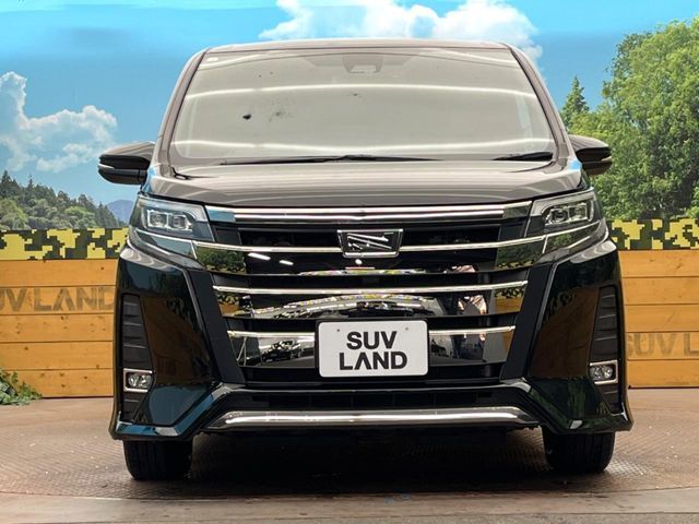 TOYOTA NOAH 2018