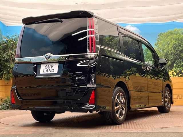 TOYOTA NOAH 2018