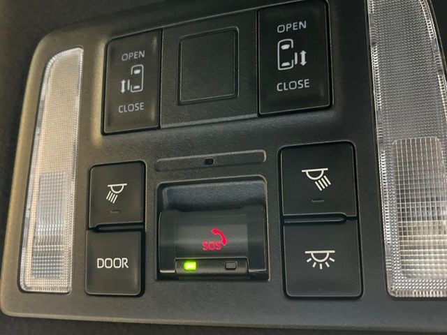 TOYOTA VOXY HYBRID 2024