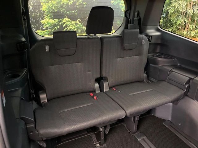 TOYOTA VOXY HYBRID 2024