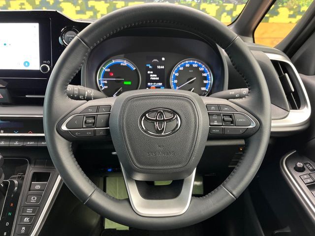 TOYOTA VOXY HYBRID 2024