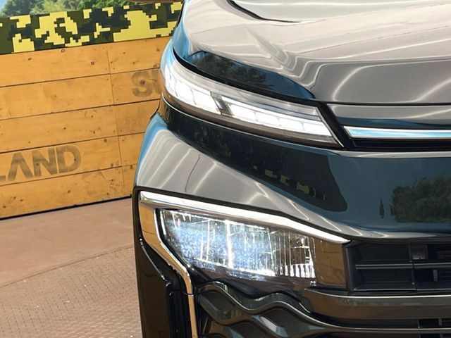 TOYOTA VOXY HYBRID 2024