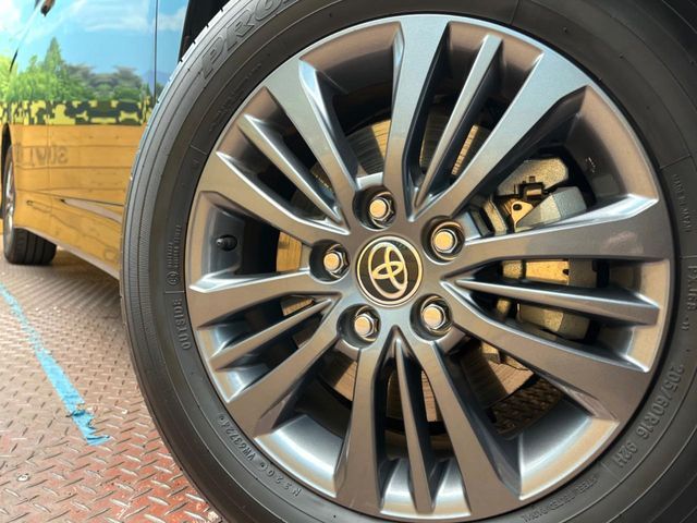 TOYOTA VOXY HYBRID 2024